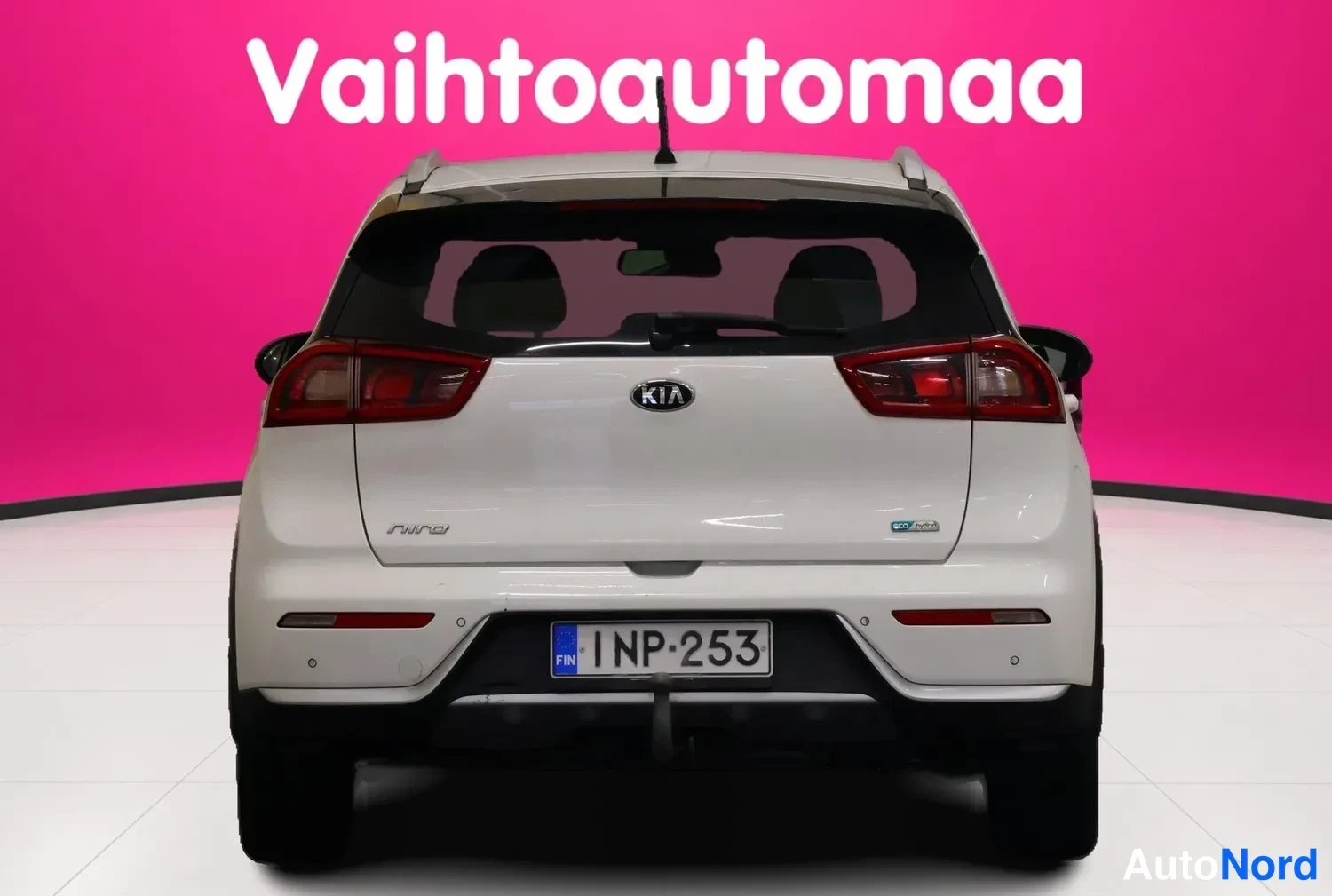 Valkoinen Kia Niro 2017, takaa, kuva 8