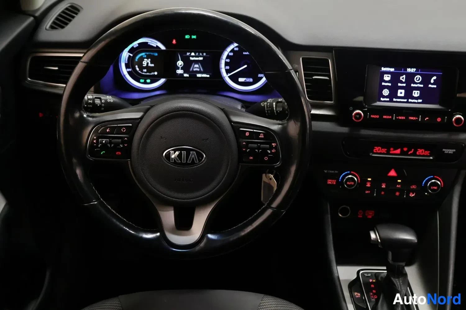 Valkoinen Kia Niro 2017, ohjaamo, kuva 9