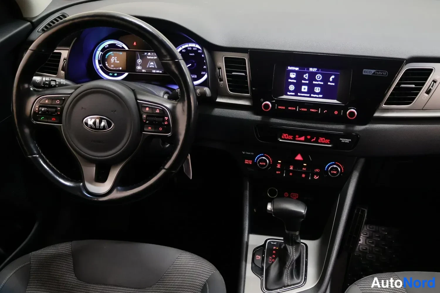 Valkoinen Kia Niro 2017, ohjaamo, kuva 10