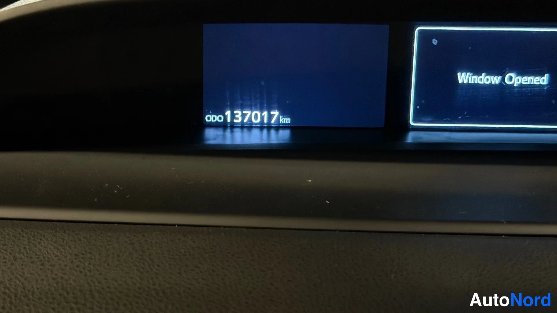 Harmaa Toyota Prius 2019, yksityiskohta, kuva 25