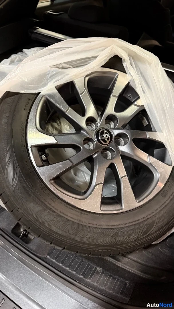 Harmaa Toyota Prius 2019, yksityiskohta, kuva 29
