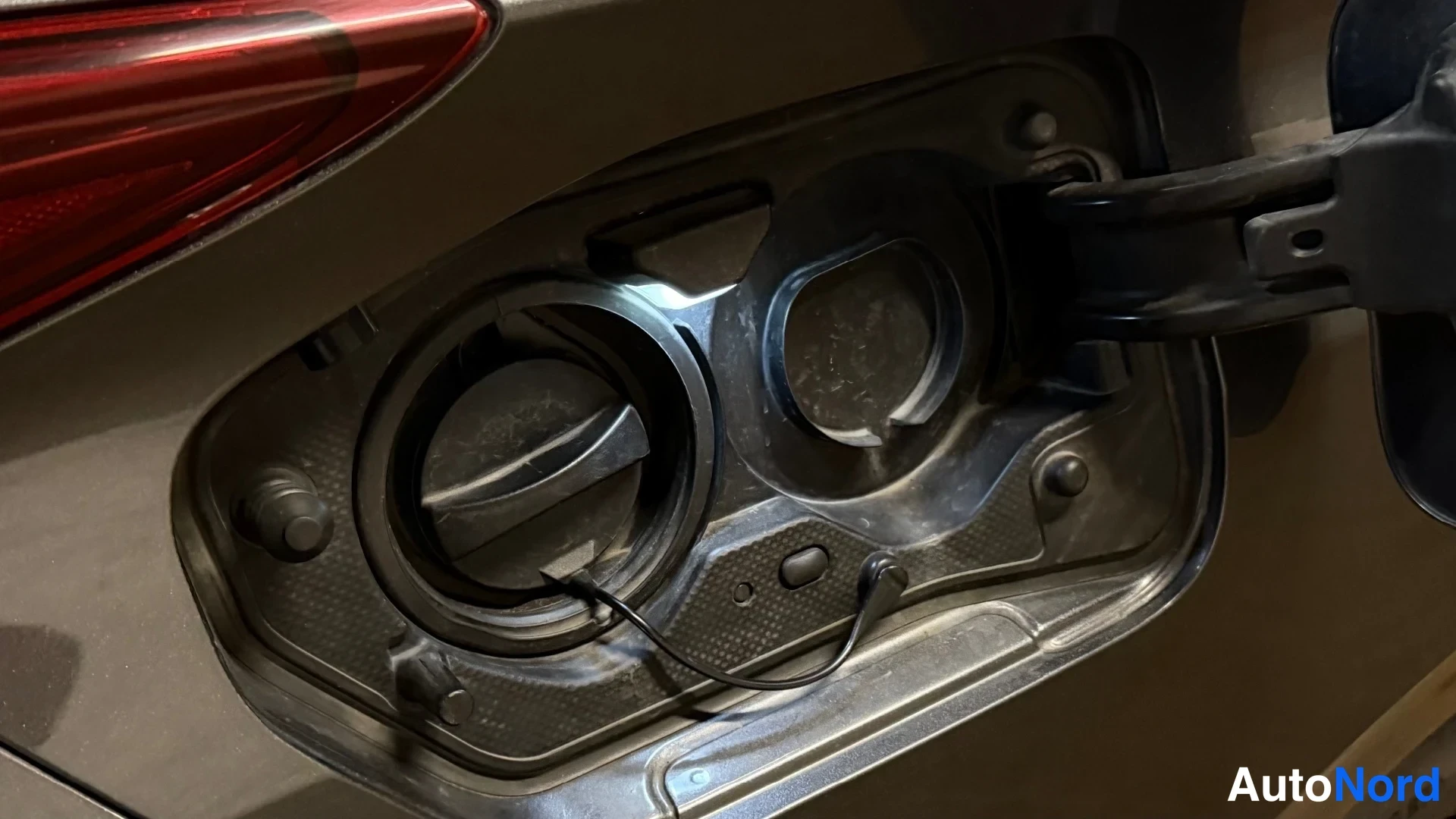 Harmaa Toyota Prius 2019, yksityiskohta, kuva 33