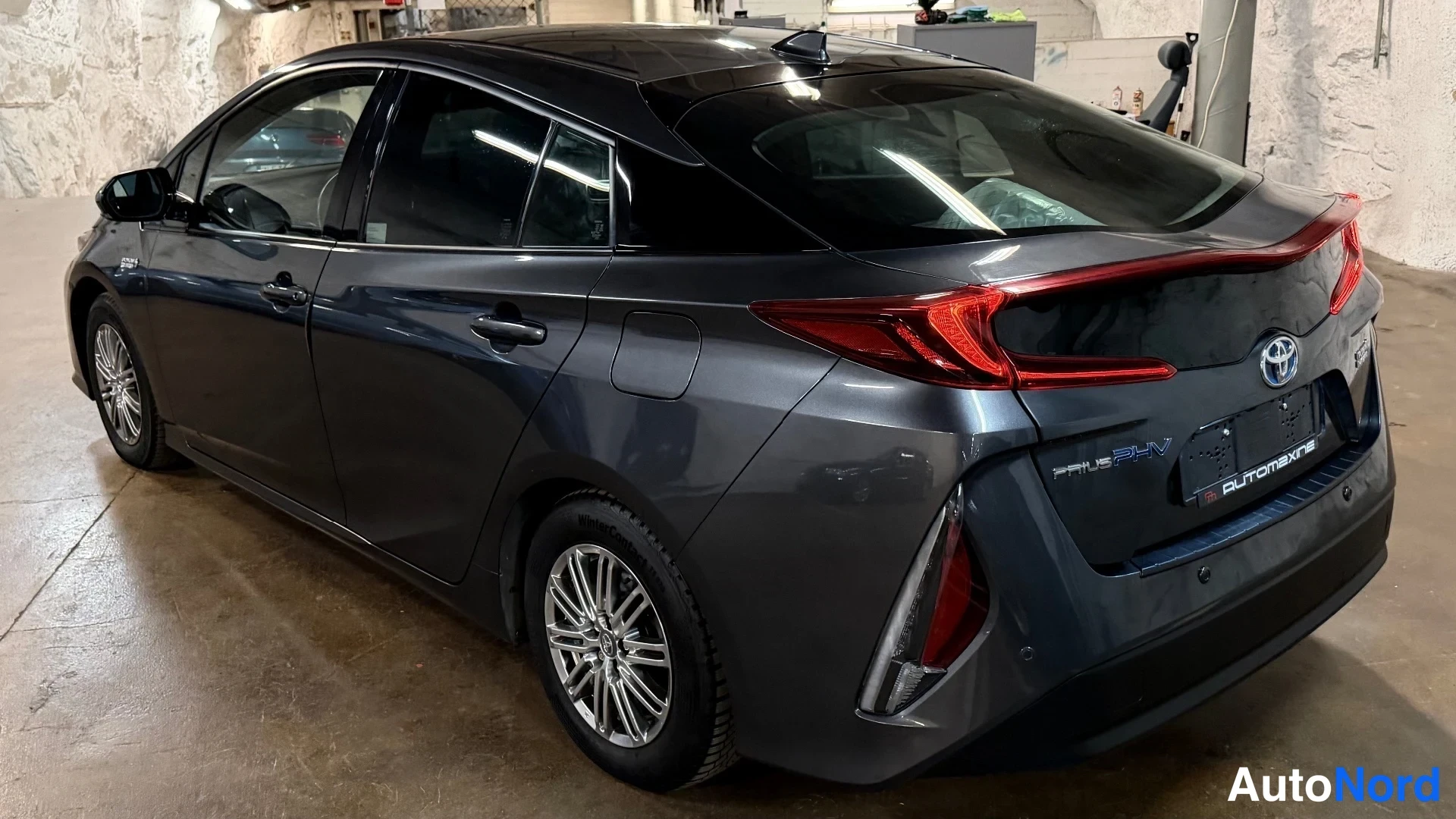 Harmaa Toyota Prius 2019, takaviisto, kuva 7