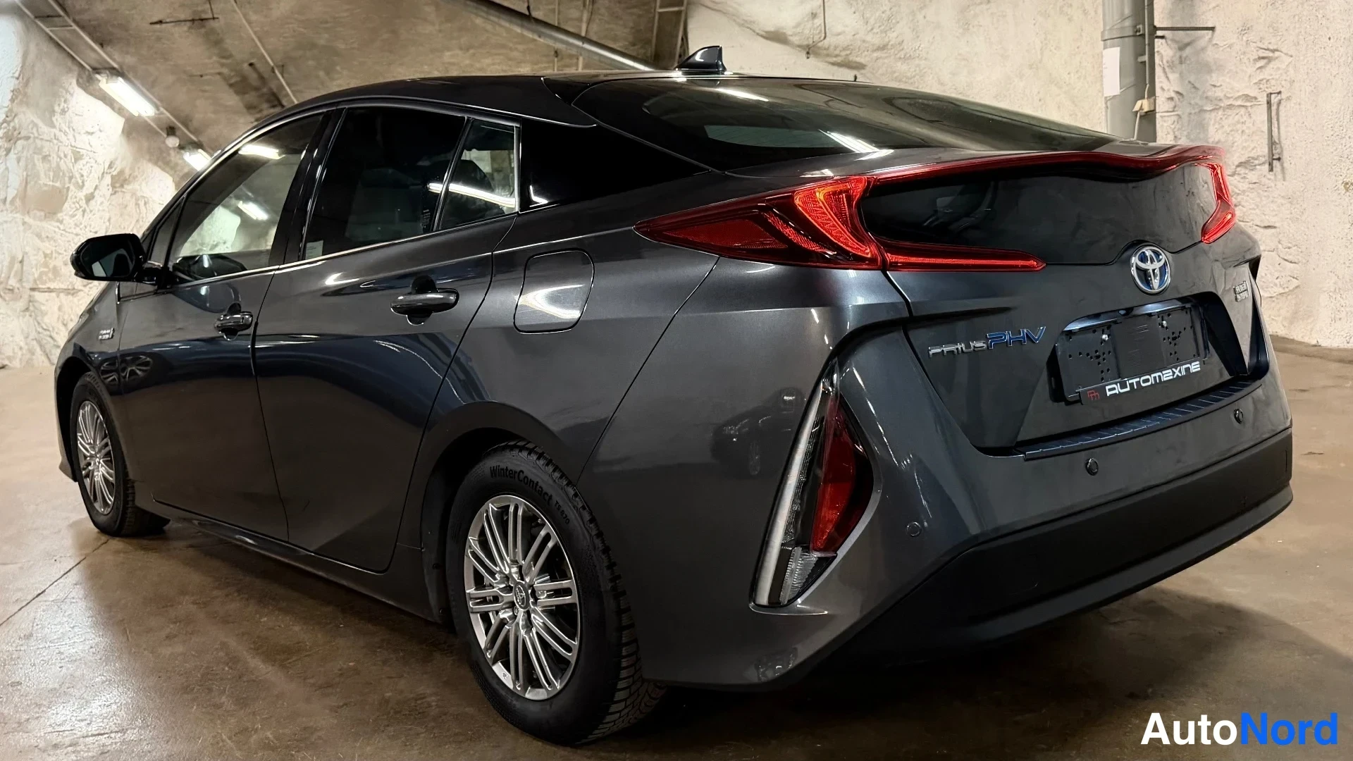 Harmaa Toyota Prius 2019, takaviisto, kuva 8