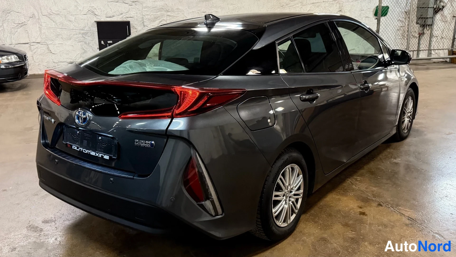 Harmaa Toyota Prius 2019, takaviisto, kuva 9