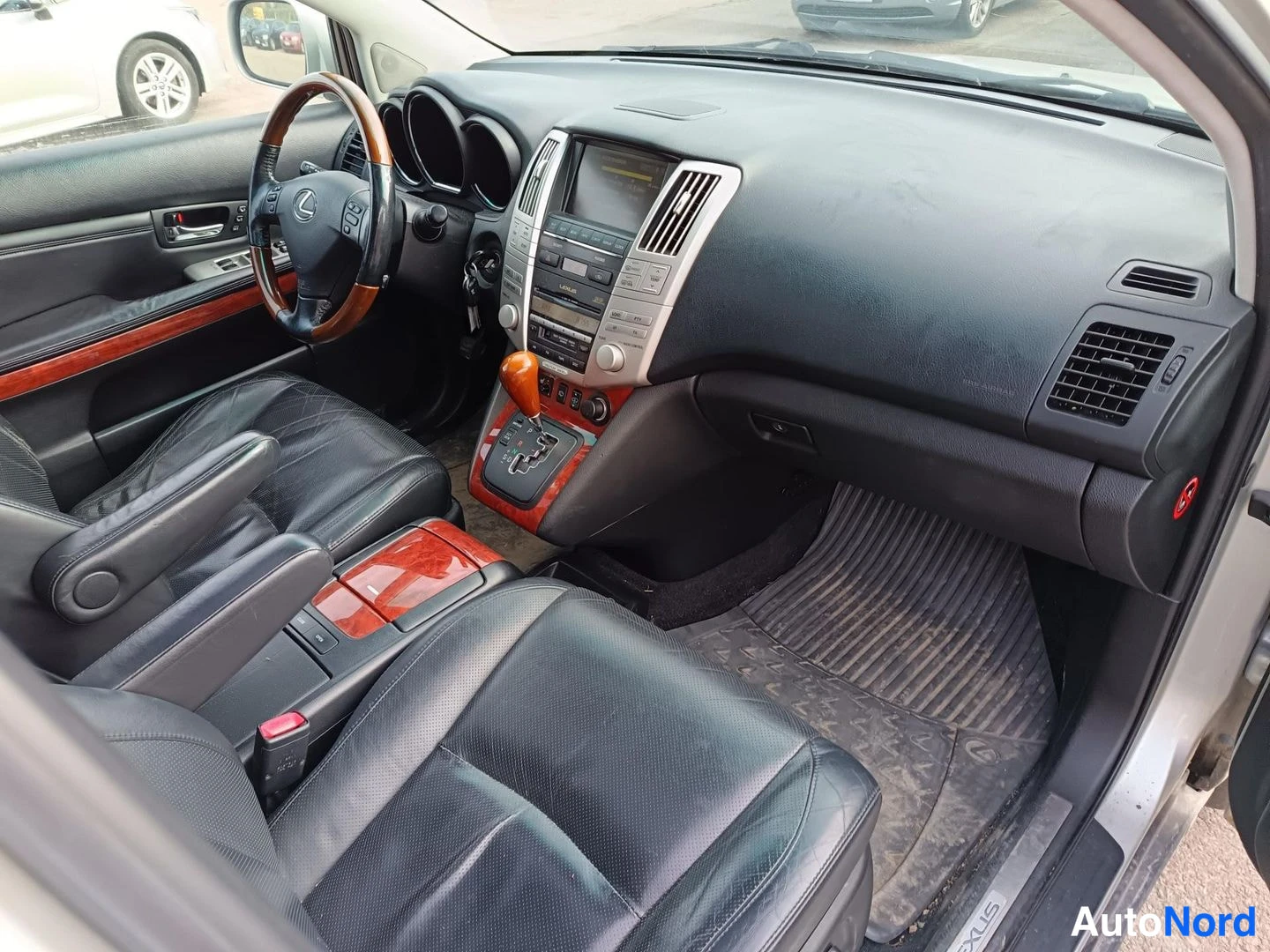 Hopea Lexus RX 2005, ohjaamo, kuva 5