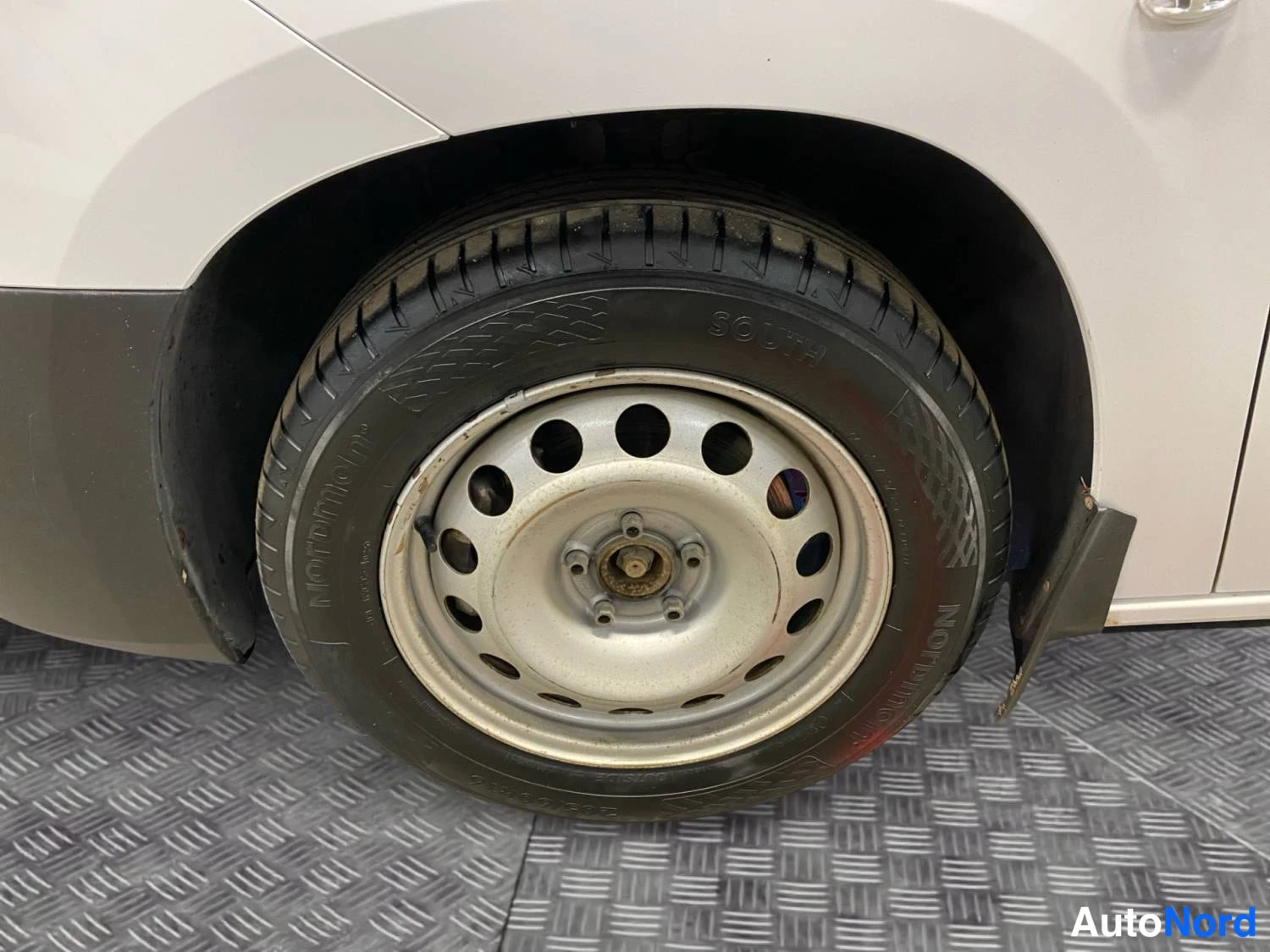 Valkoinen Citroen Berlingo 2025, yksityiskohta, kuva 15