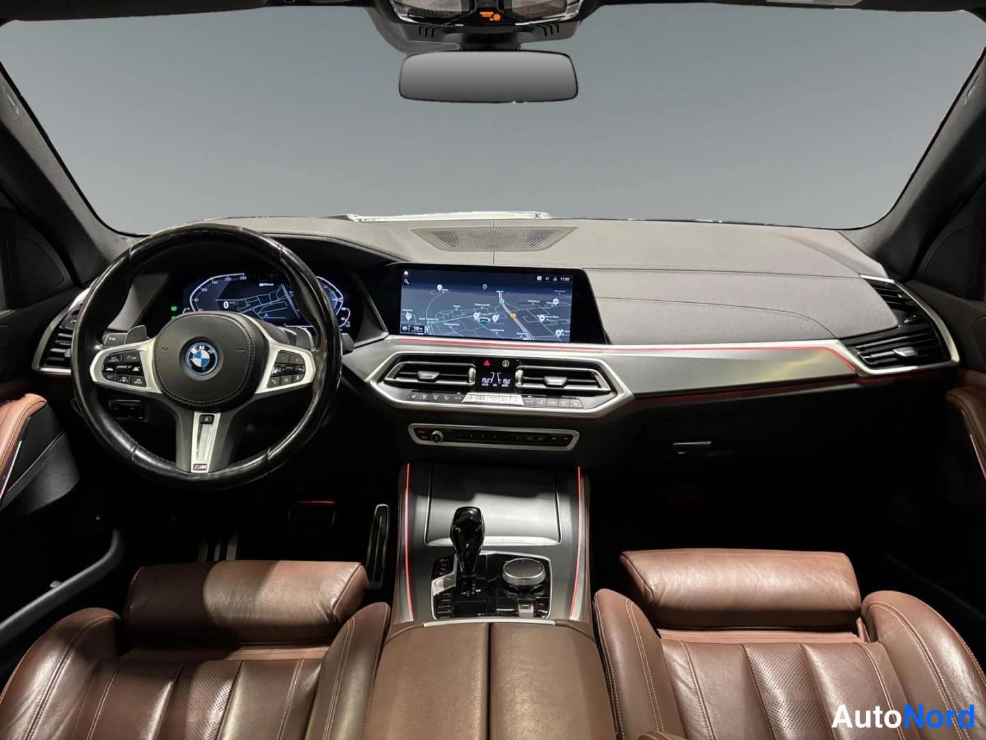 Harmaa BMW X5 2022, ohjaamo, kuva 6