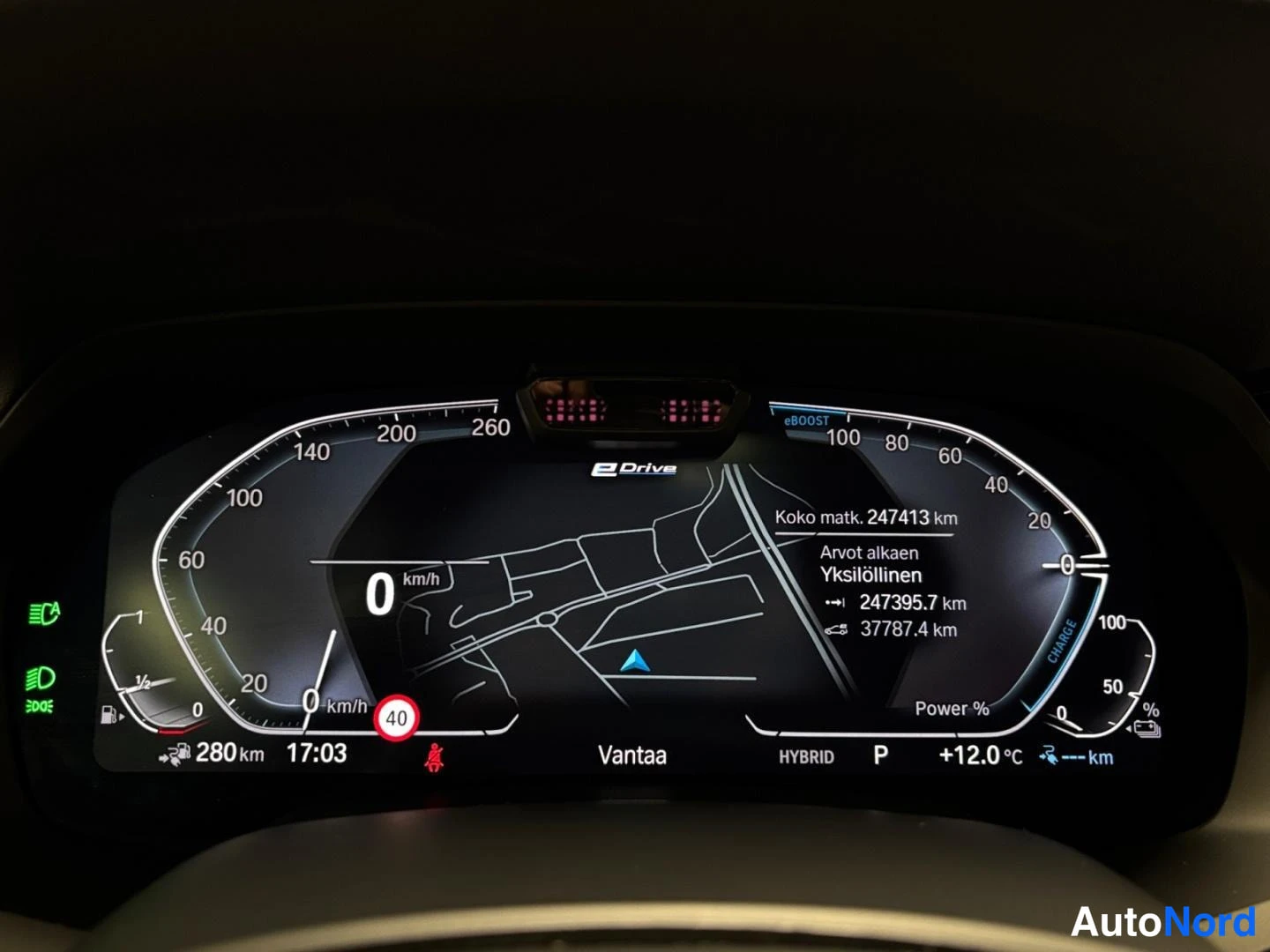 Harmaa BMW X5 2022, yksityiskohta, kuva 11