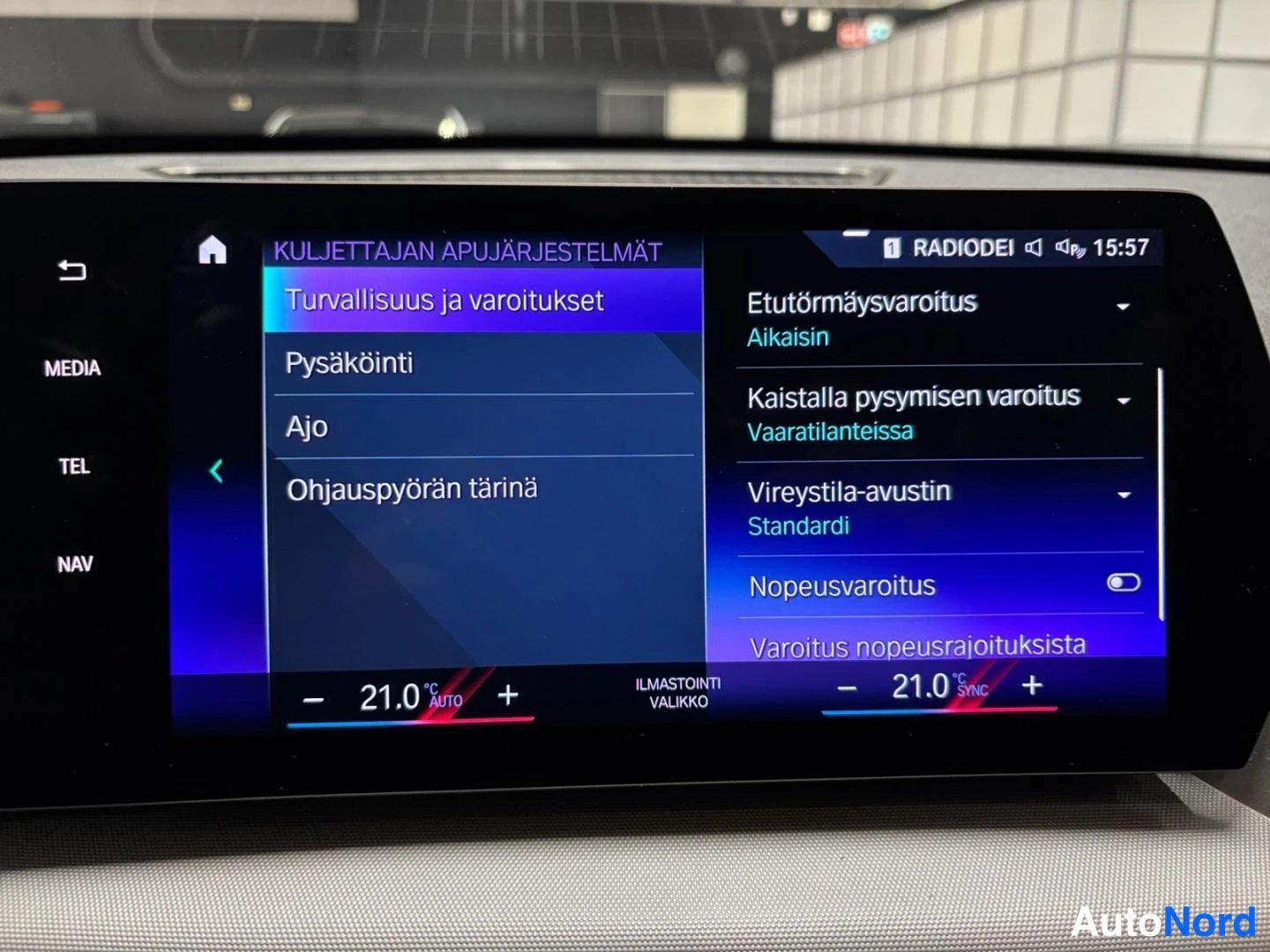 Musta BMW X1 2023, yksityiskohta, kuva 18