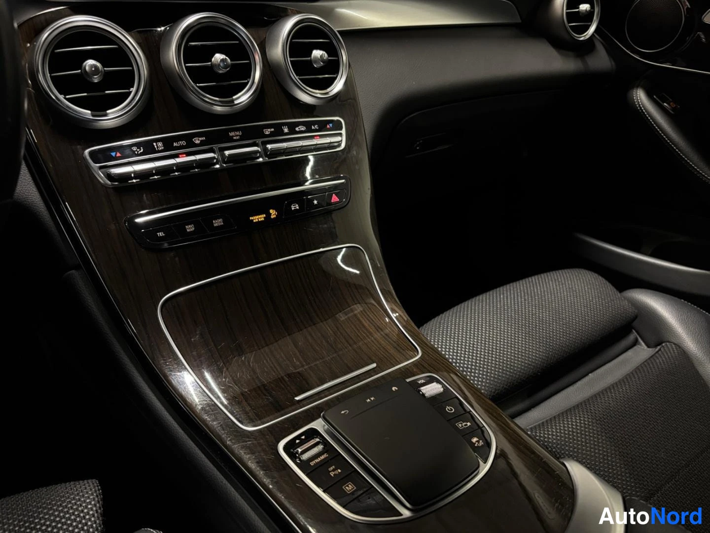 Musta Mercedes-Benz GLC 2022, yksityiskohta, kuva 11