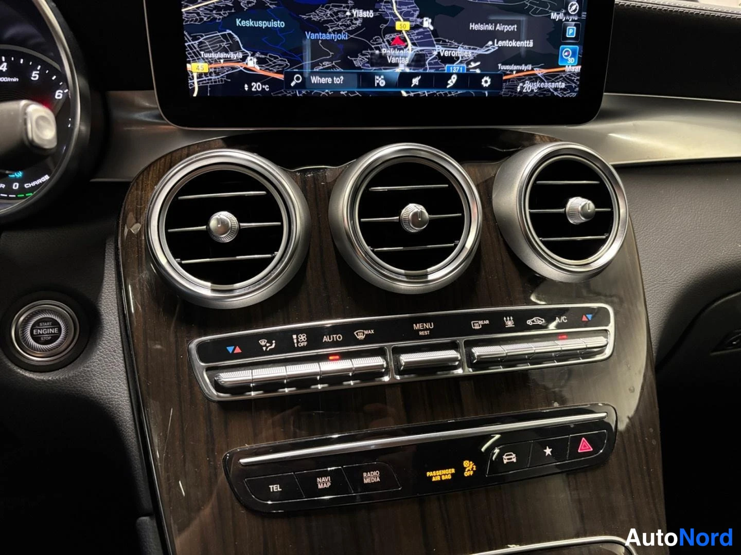Musta Mercedes-Benz GLC 2022, yksityiskohta, kuva 12