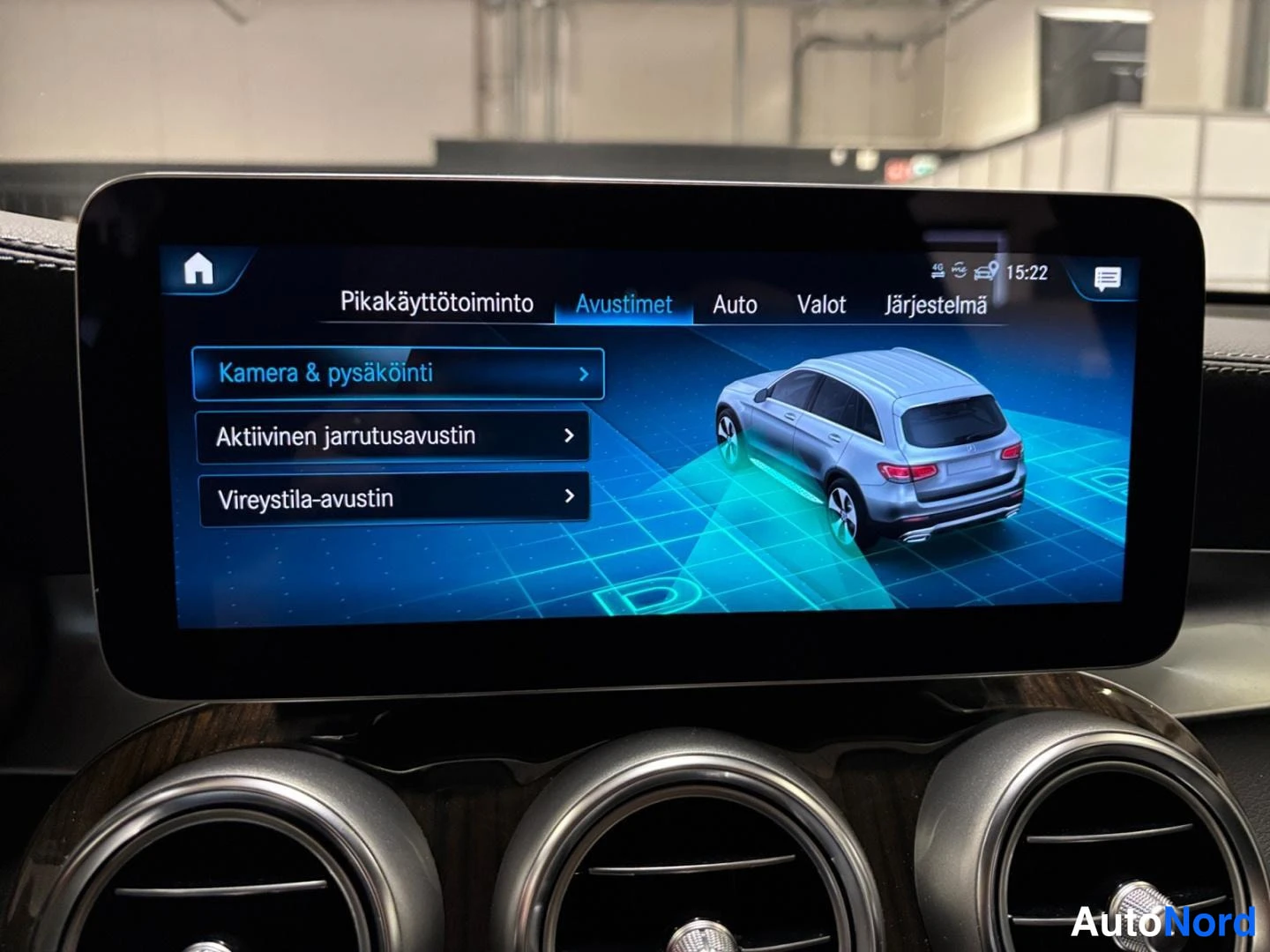 Musta Mercedes-Benz GLC 2022, yksityiskohta, kuva 15