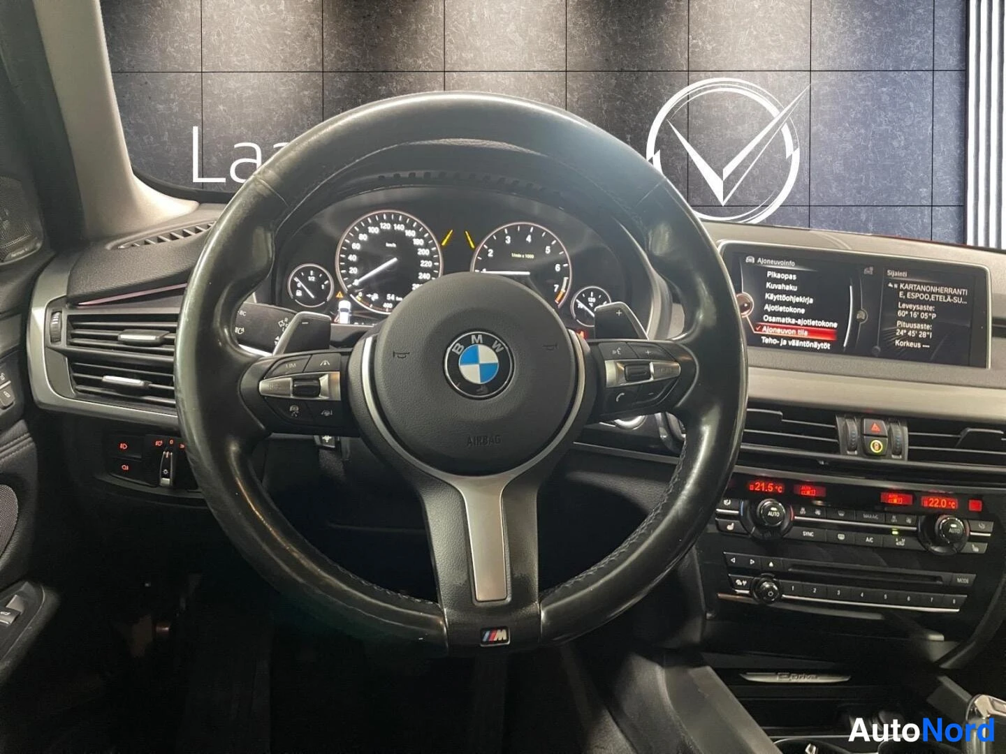 Harmaa BMW X5 2016, ohjaamo, kuva 15