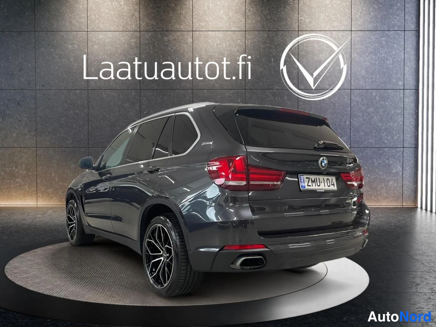 Harmaa BMW X5 2016, takaviisto, kuva 8