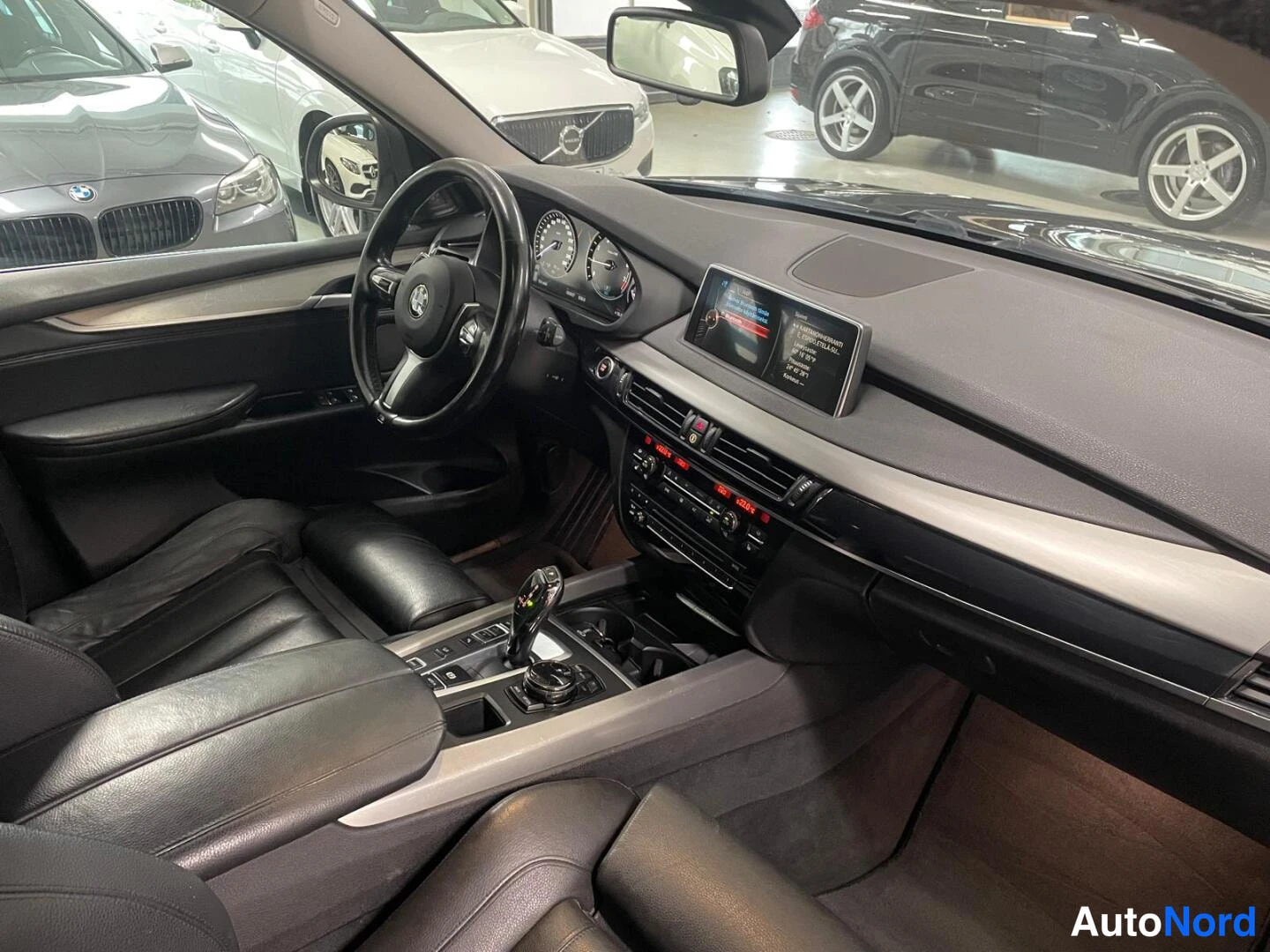 Harmaa BMW X5 2016, ohjaamo, kuva 14