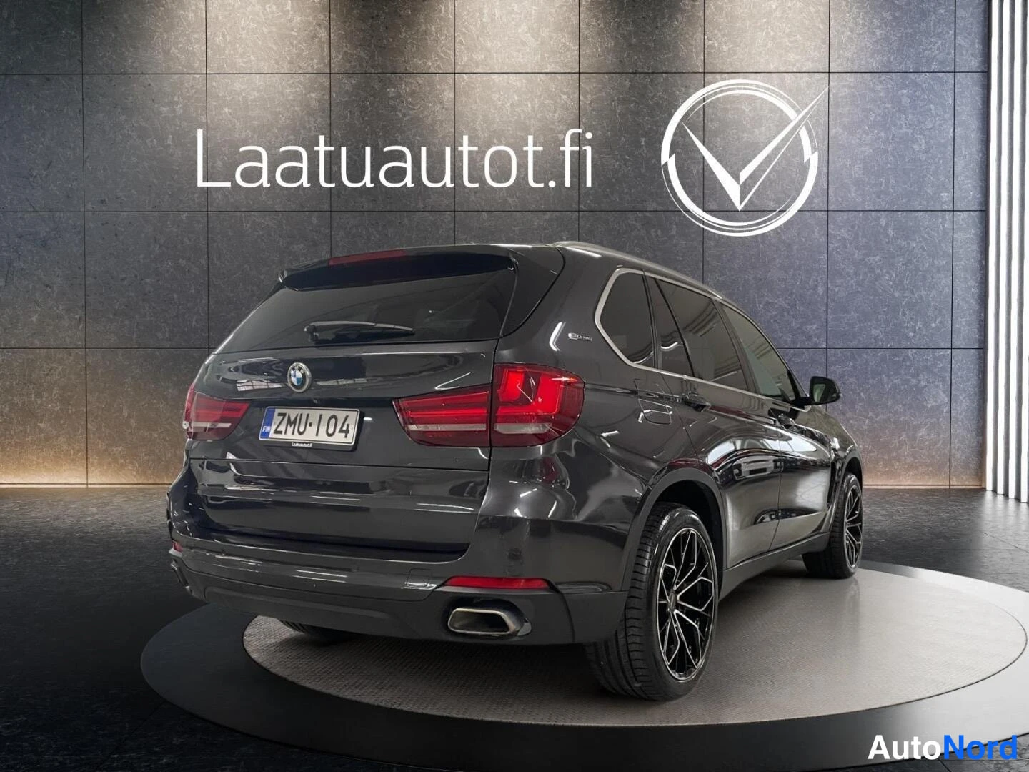Harmaa BMW X5 2016, takaviisto, kuva 7