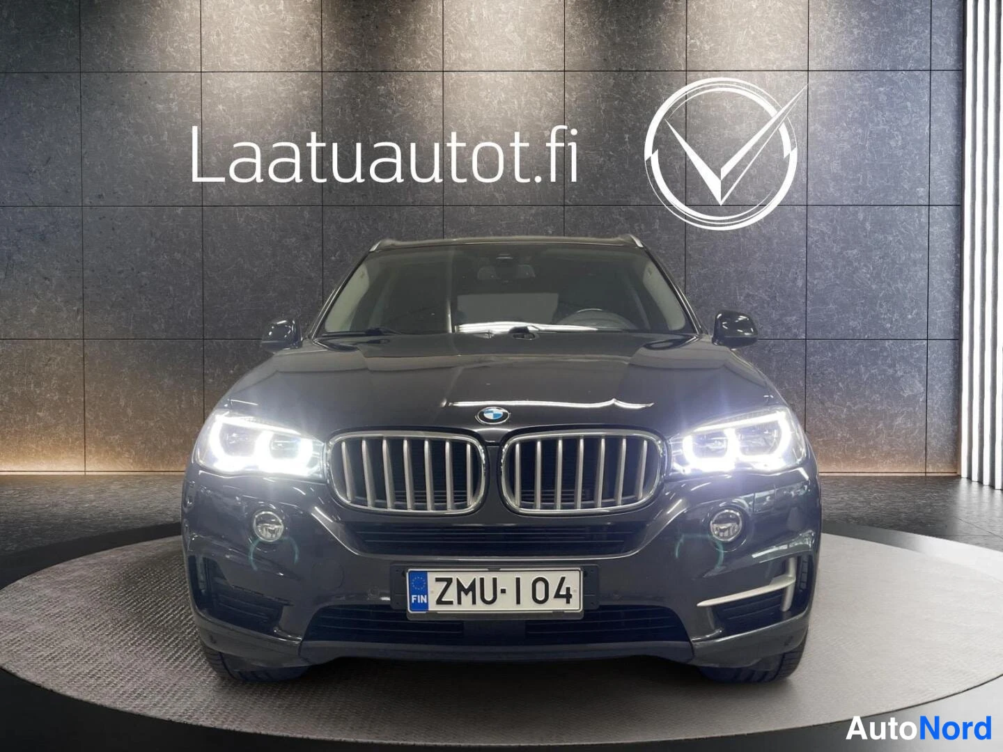 Harmaa BMW X5 2016, edestä, kuva 4