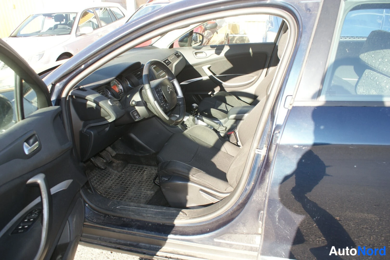 Sininen Citroen C5 2010, ohjaamo, kuva 7