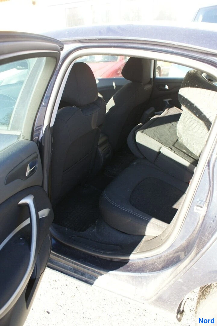 Sininen Citroen C5 2010, takaistuimet, kuva 8