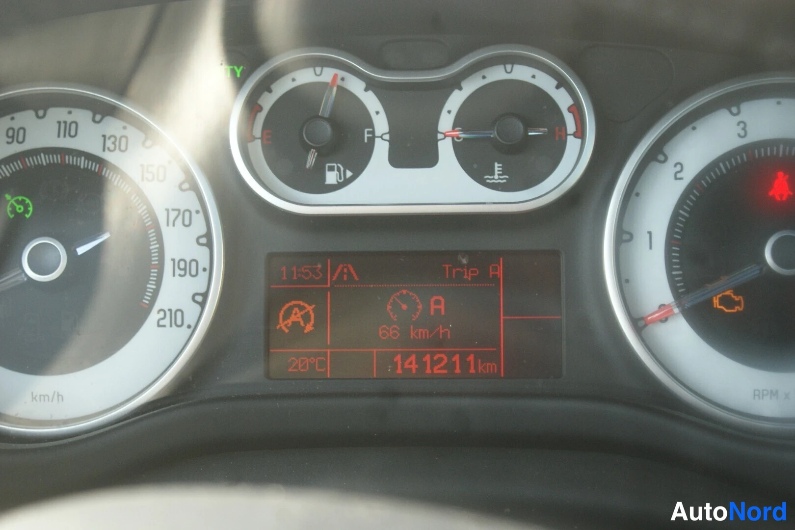 Valkoinen Fiat 500L 2013, yksityiskohta, kuva 8