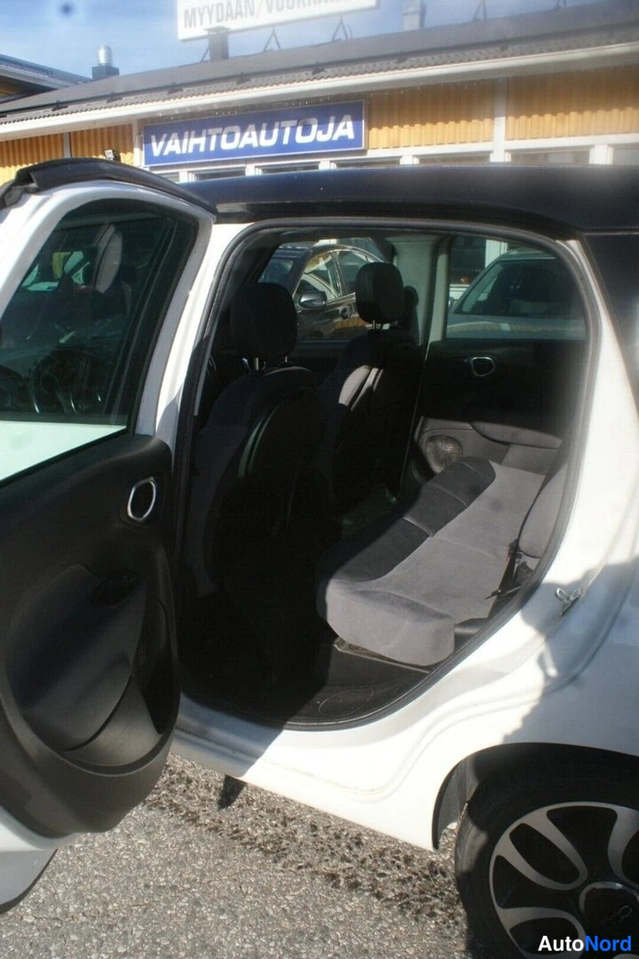Valkoinen Fiat 500L 2013, sivulta, kuva 2