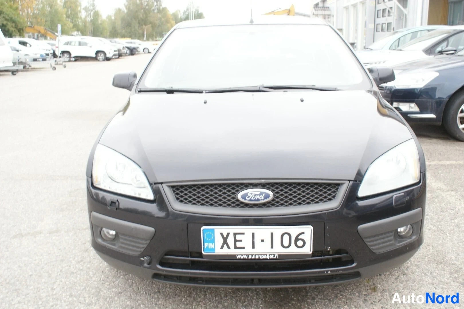 Musta Ford Focus 2006, edestä, kuva 2