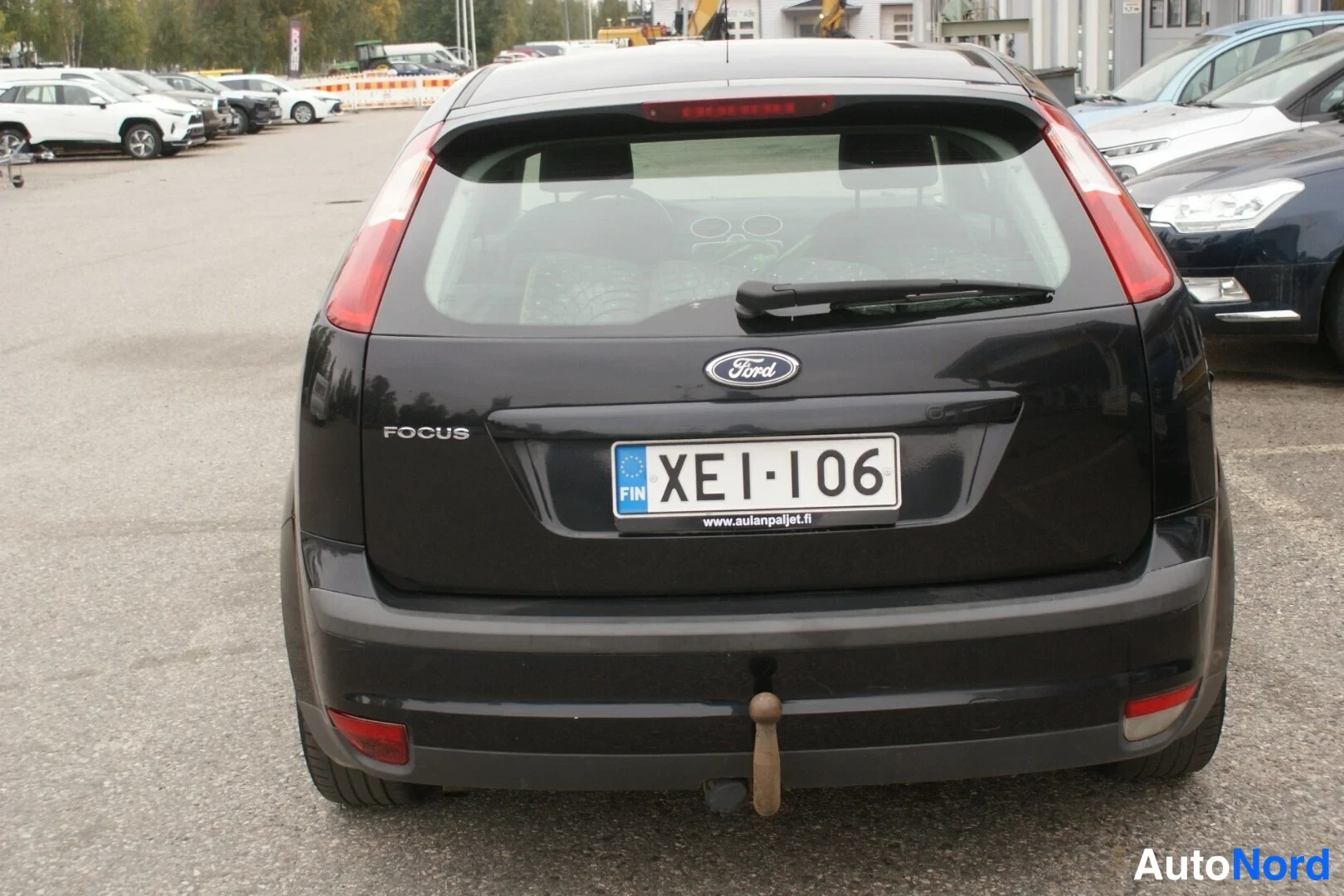 Musta Ford Focus 2006, takaa, kuva 5