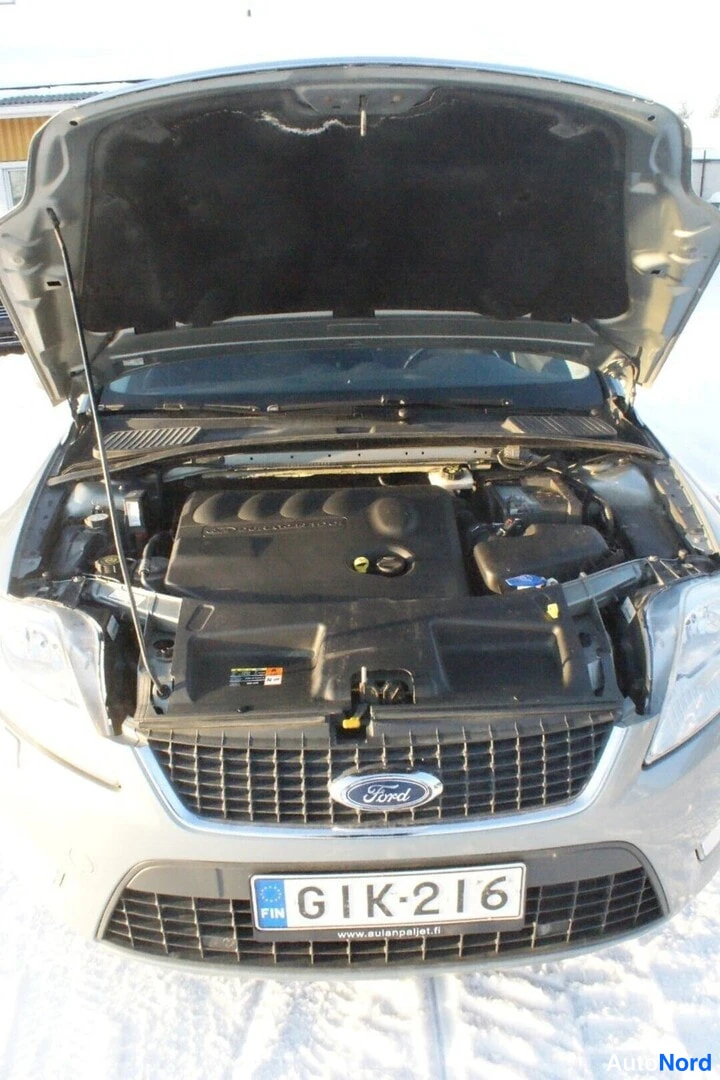 Vihreä Ford Mondeo 2009, moottoritila, kuva 10