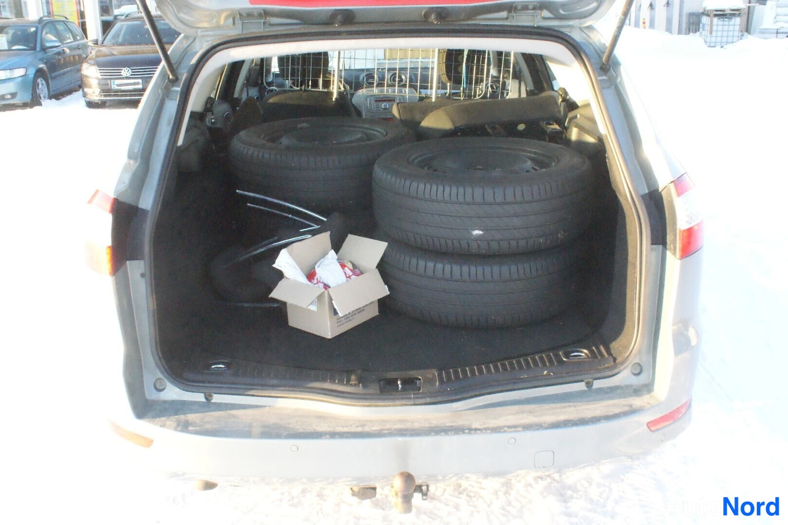 Vihreä Ford Mondeo 2009, tavaratila, kuva 9