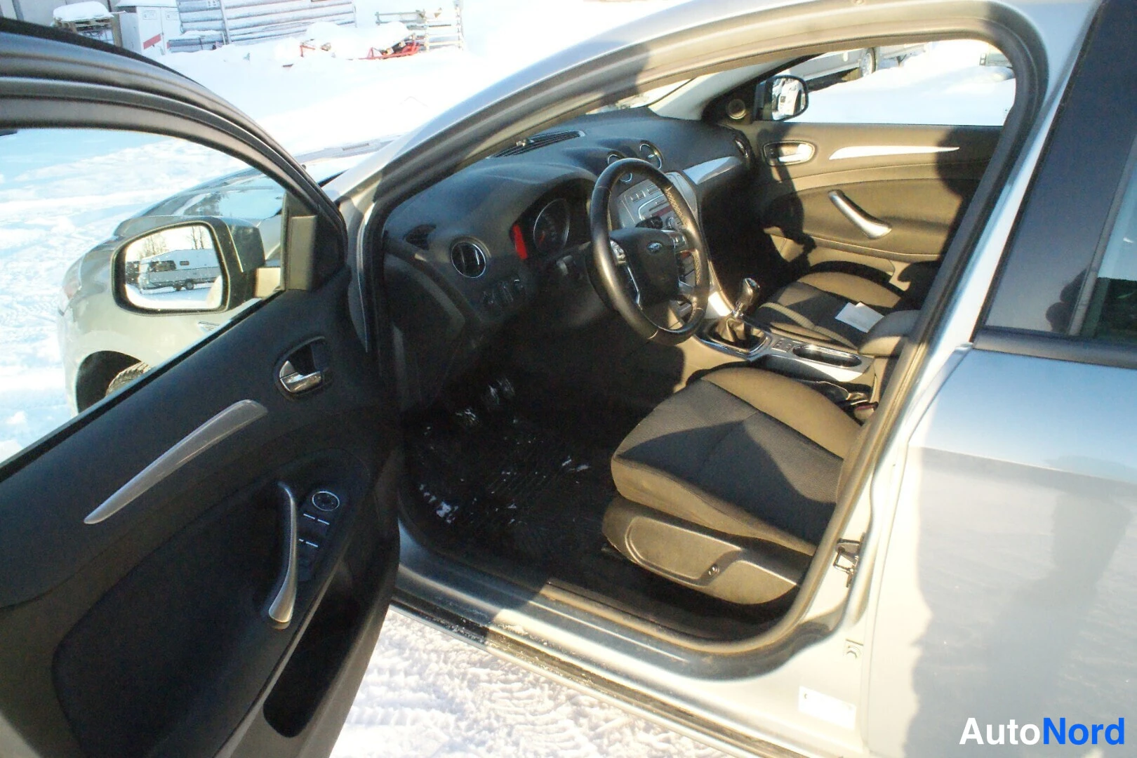 Vihreä Ford Mondeo 2009, sivulta, kuva 4