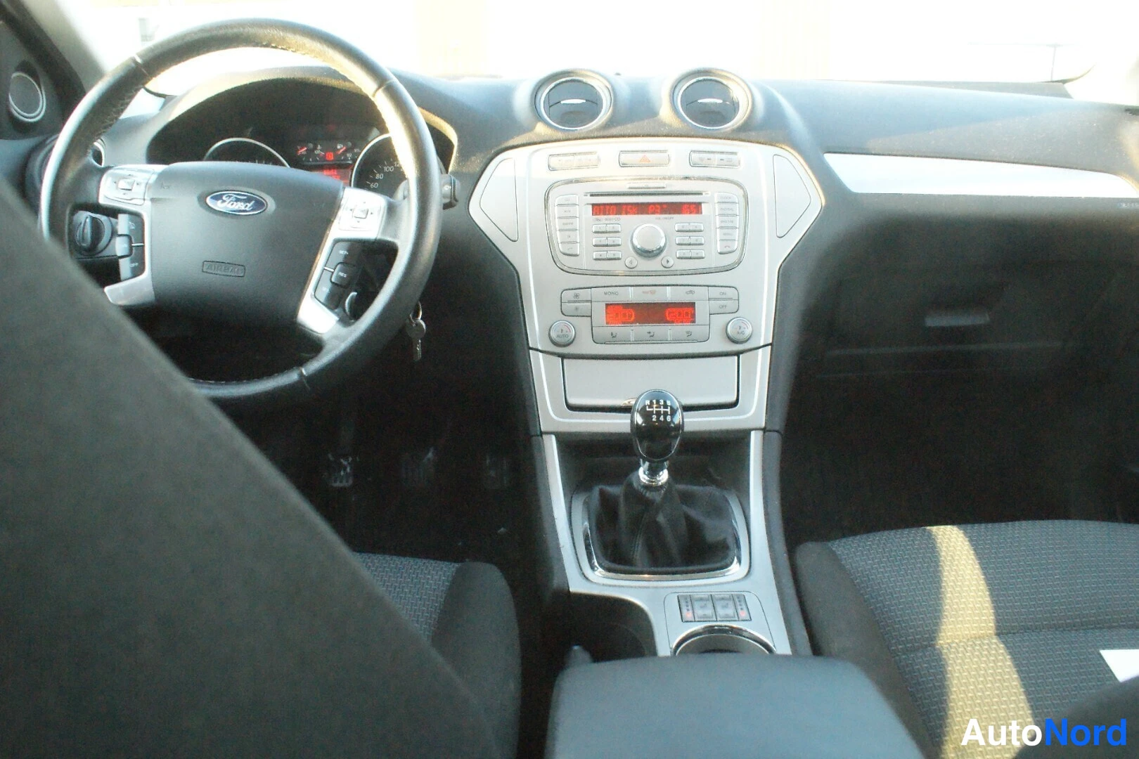 Vihreä Ford Mondeo 2009, etuistuimet, kuva 8