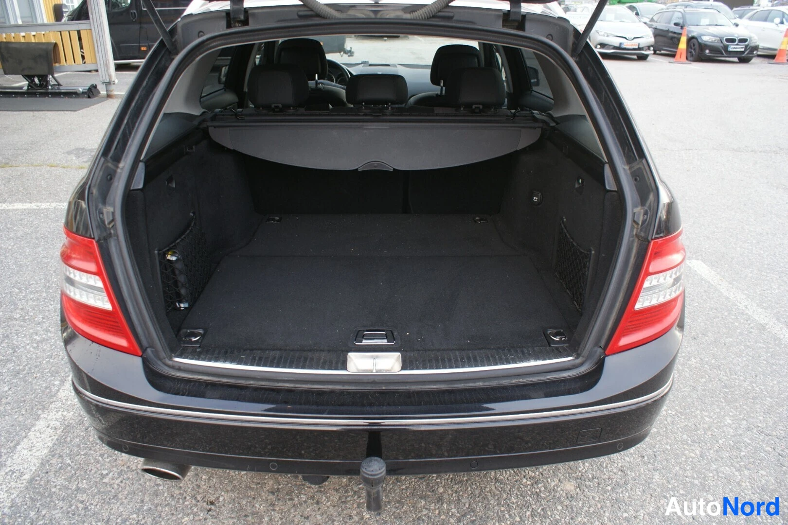 Musta Mercedes-Benz C 250 CDI 4MATIC 2011, tavaratila, kuva 18