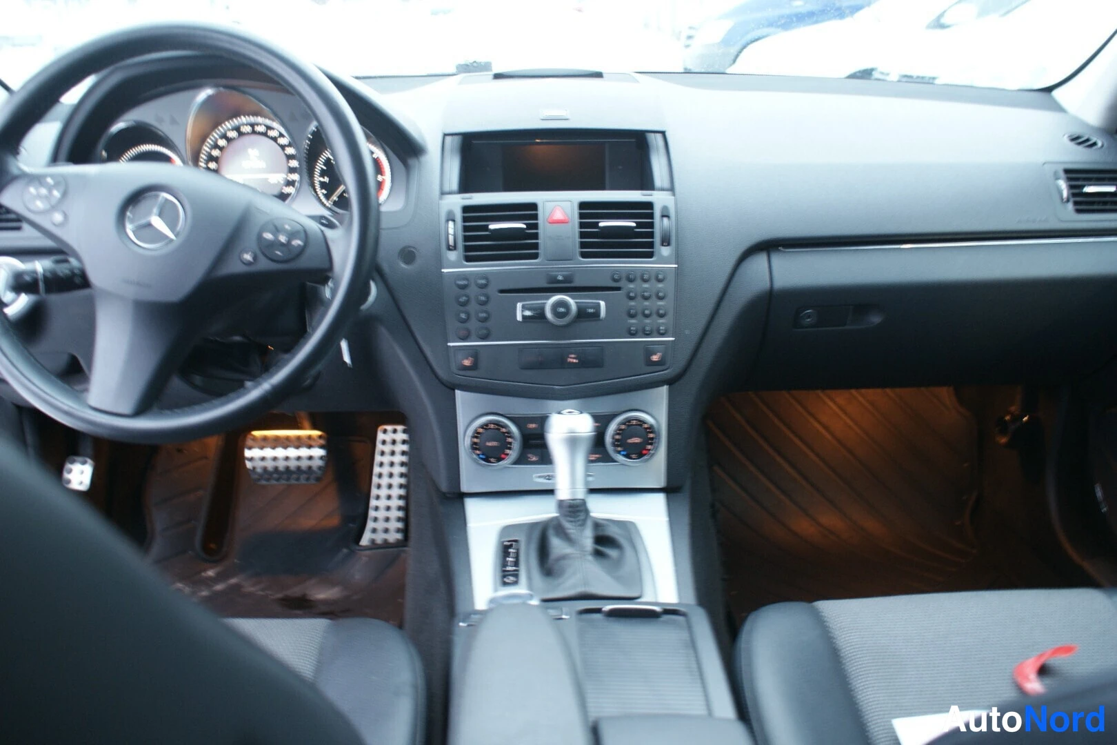 Musta Mercedes-Benz C 250 CDI 4MATIC 2011, ohjaamo, kuva 13