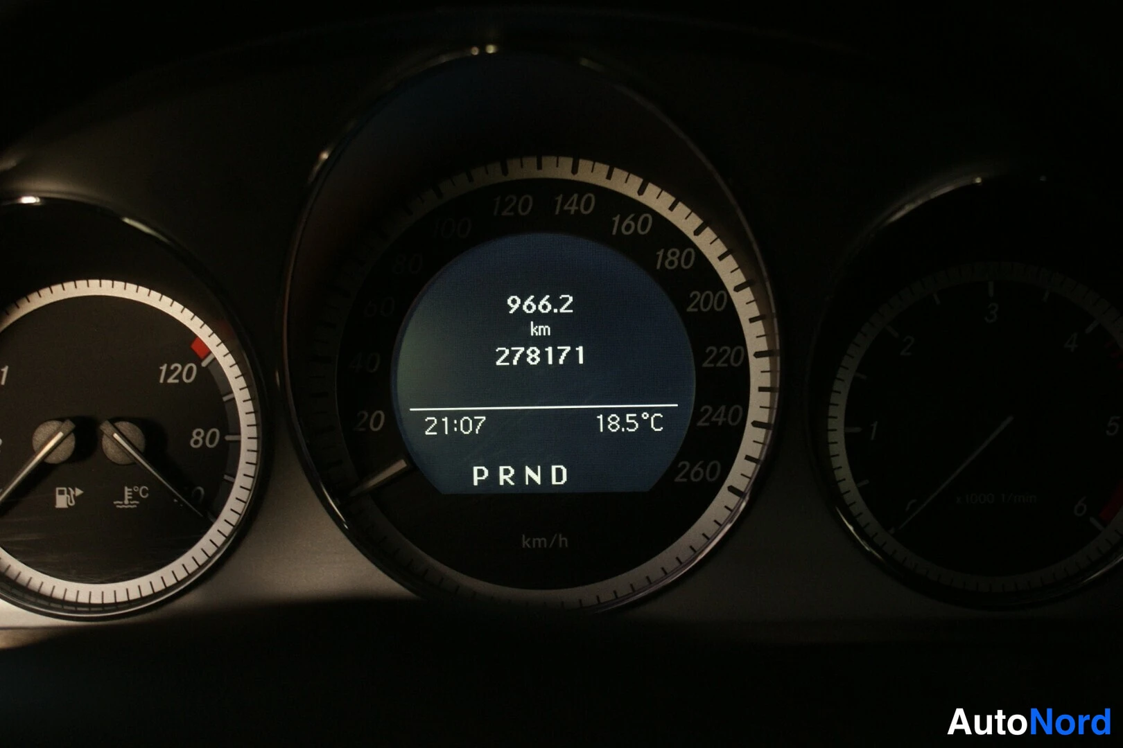 Musta Mercedes-Benz C 250 CDI 4MATIC 2011, yksityiskohta, kuva 24