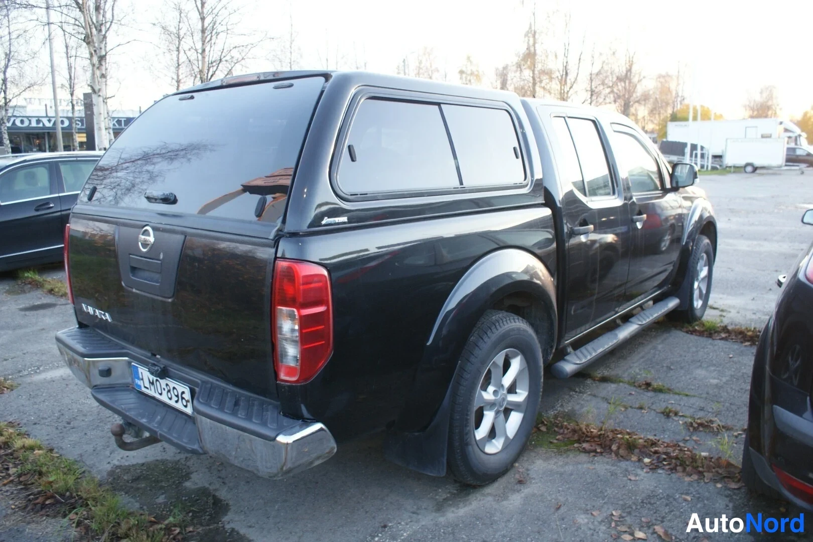 Musta Nissan Navara 2014, takaviisto, kuva 3