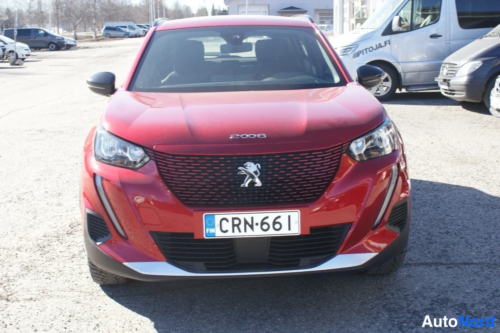 Punainen Peugeot e-2008 2023, edestä, kuva 3