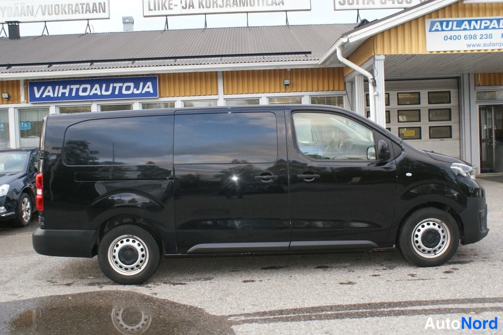 Musta Toyota Proace 2018, sivulta, kuva 5