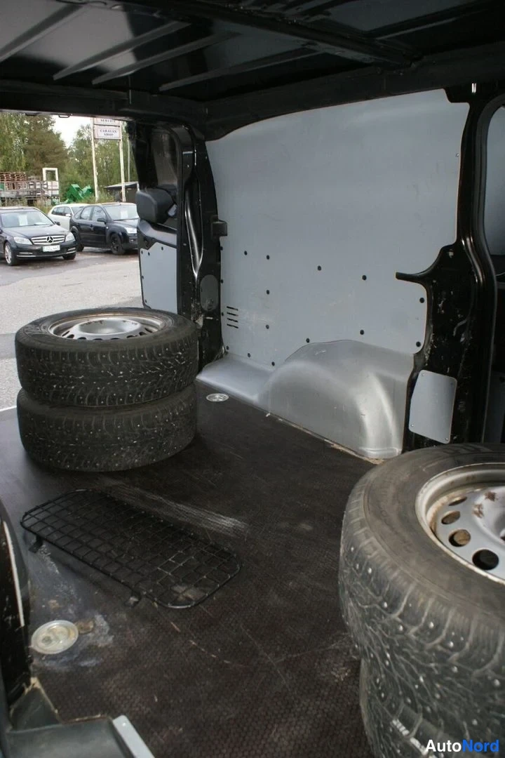 Musta Toyota Proace 2018, tavaratila, kuva 17