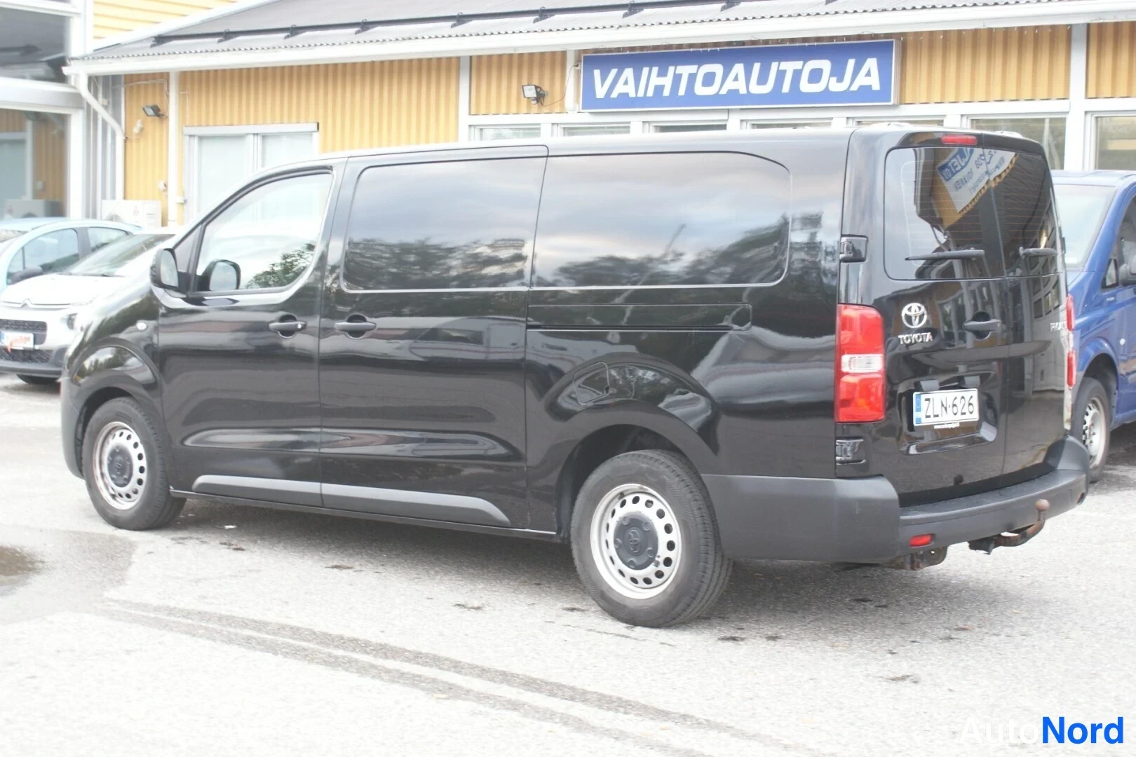 Musta Toyota Proace 2018, takaviisto, kuva 7