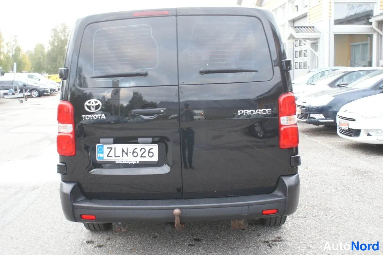 Musta Toyota Proace 2018, takaa, kuva 10