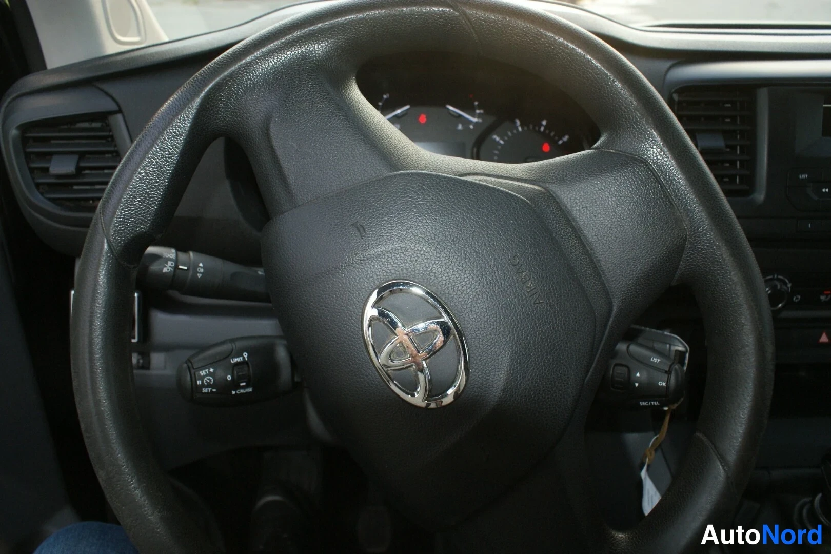 Musta Toyota Proace 2018, yksityiskohta, kuva 19