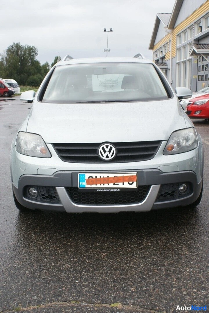 Harmaa Volkswagen Golf 2007, edestä, kuva 2