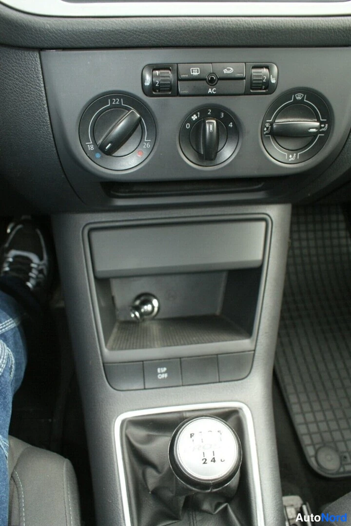 Harmaa Volkswagen Golf 2007, yksityiskohta, kuva 13