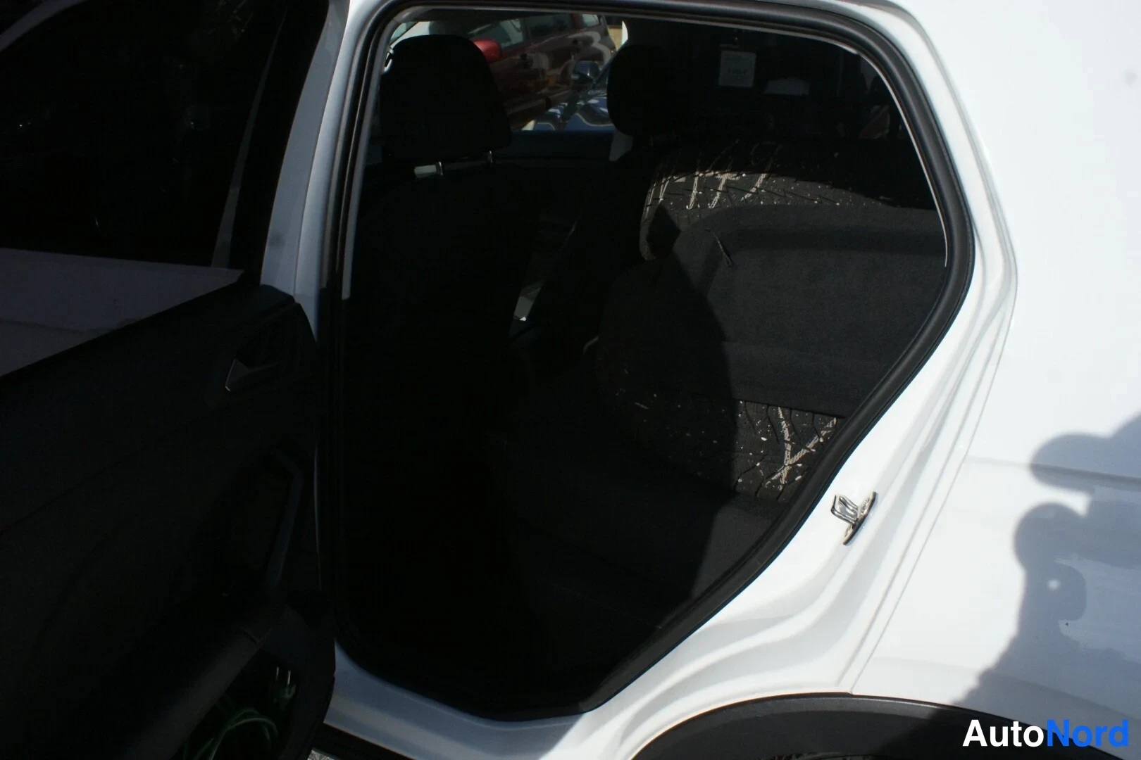 Valkoinen Volkswagen T-Cross 2022, takaistuimet, kuva 6
