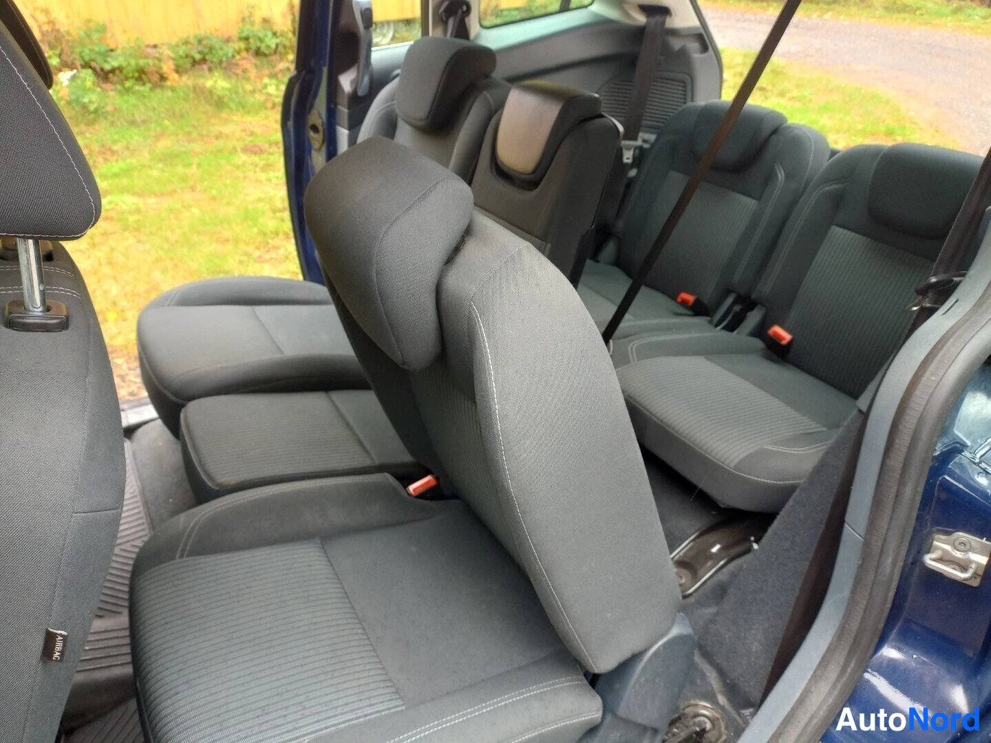 Sininen Ford C-MAX 2014, takaistuimet, kuva 9