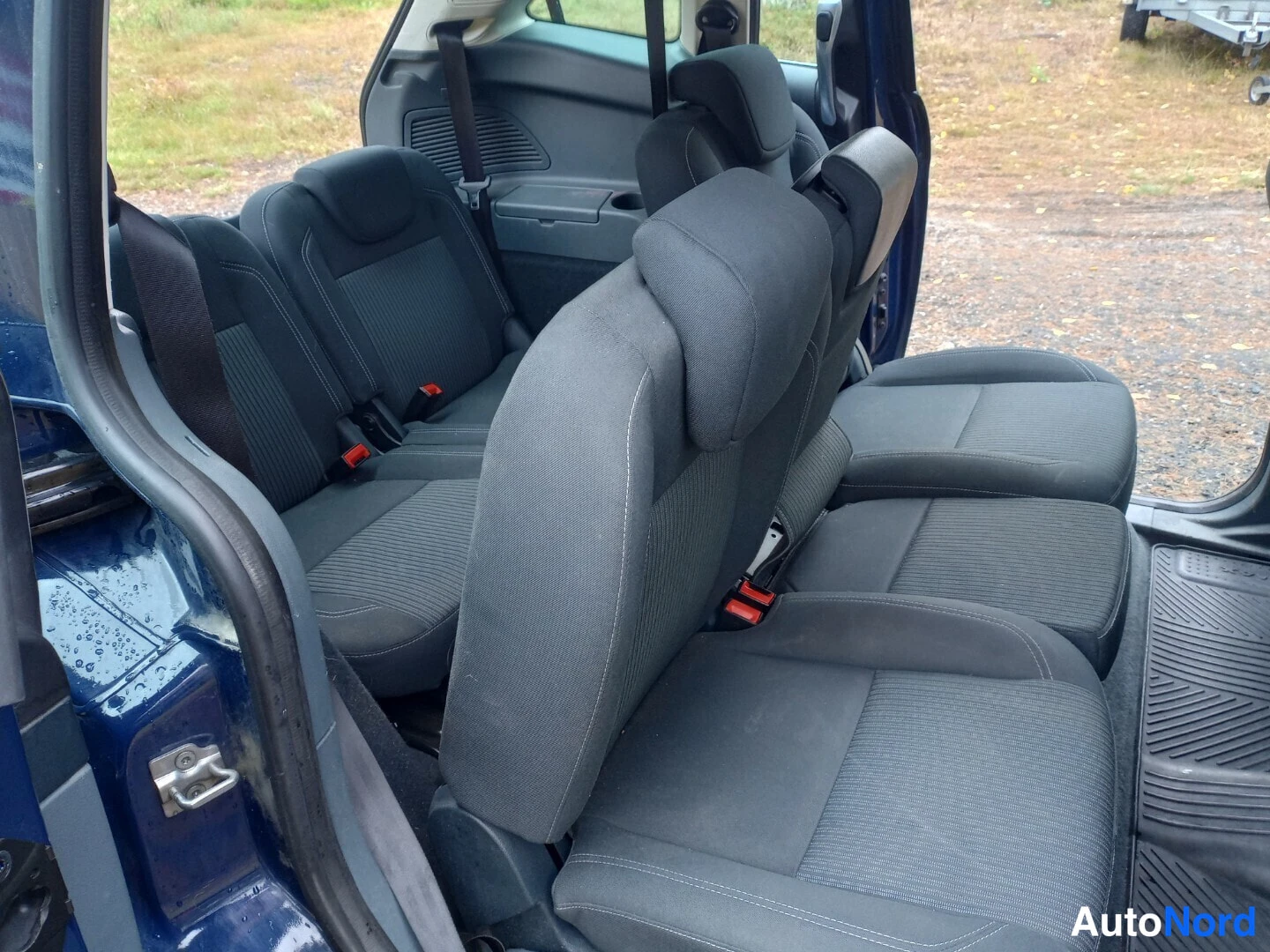 Sininen Ford C-MAX 2014, takaistuimet, kuva 10