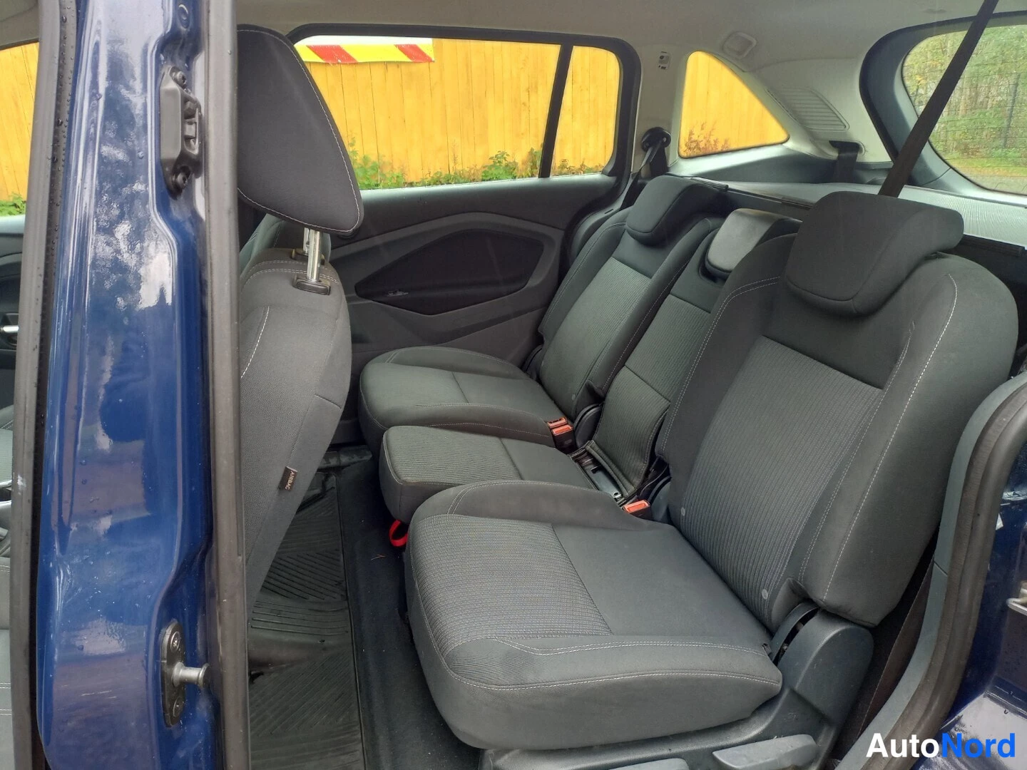 Sininen Ford C-MAX 2014, takaistuimet, kuva 11