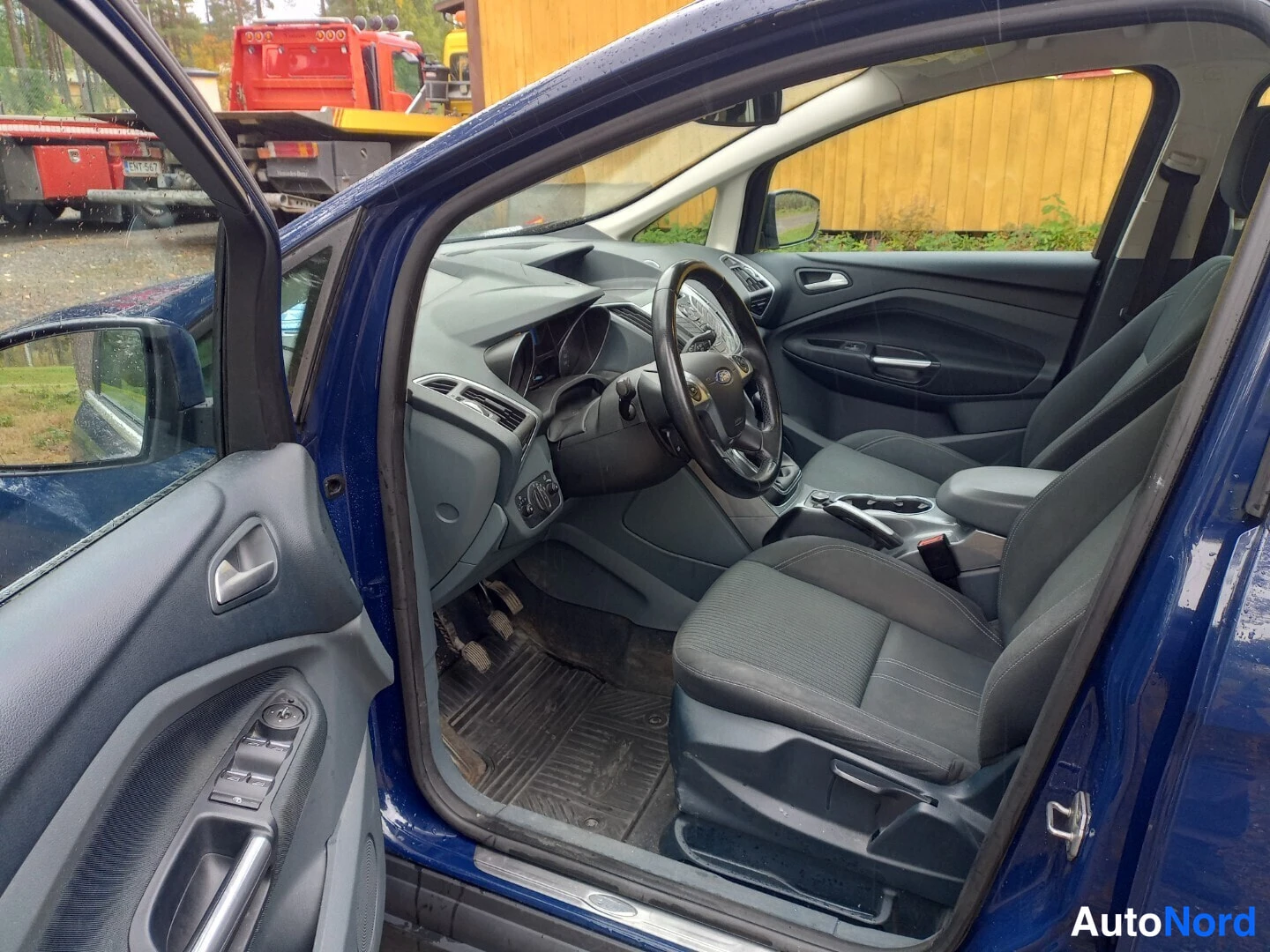 Sininen Ford C-MAX 2014, ohjaamo, kuva 8