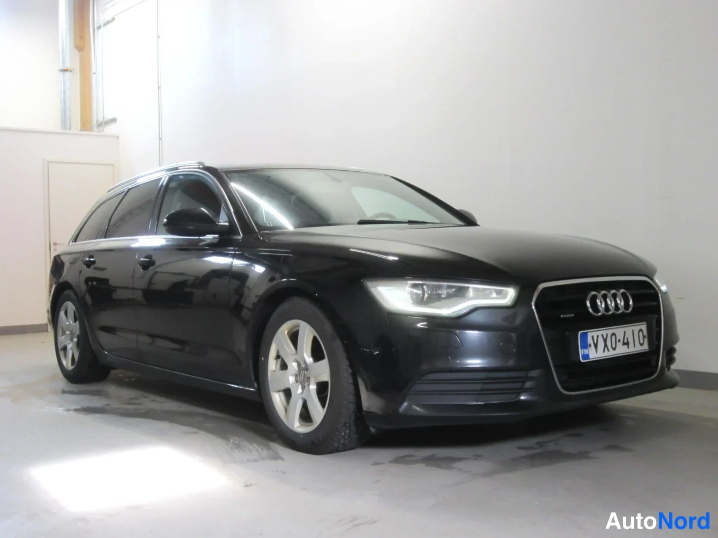 Musta Audi A6 2012, etuviisto, keula oikealle, kuva 2